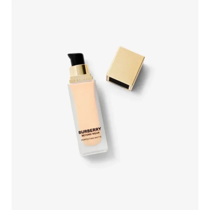 Beyond Wear Perfecting Matte Foundation – 10 Jasny Ciepły Beyond Wear Perfecting Matte Foundation – 10 Jasny Ciepły