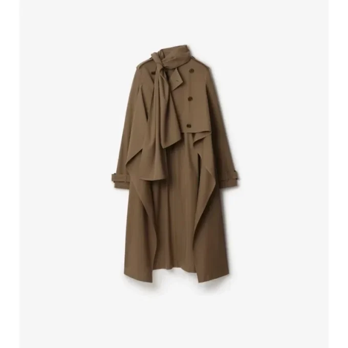 Długi Trench Coat z jedwabnym szalikiem Długi Trench Coat z jedwabnym szalikiem