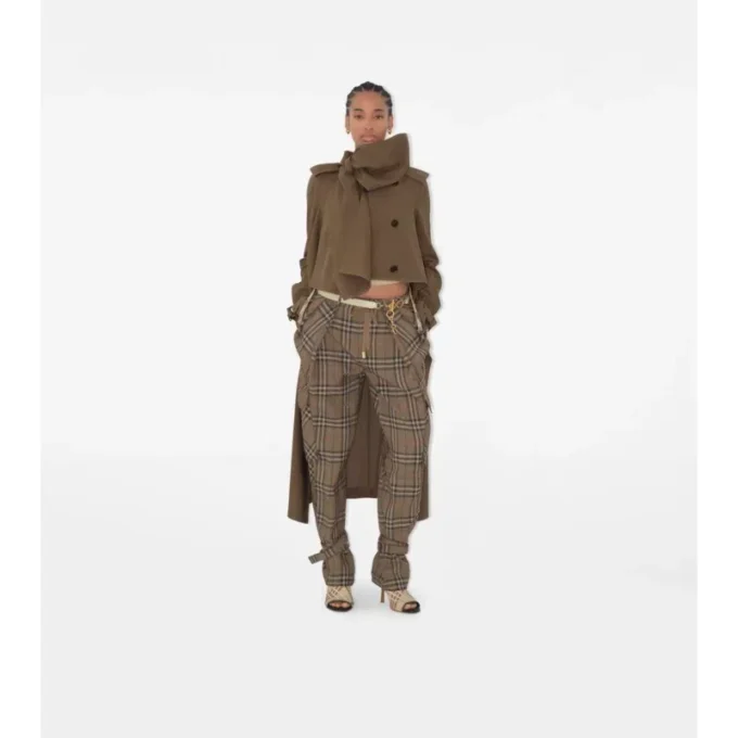 Długi Trench Coat z jedwabnym szalikiem Długi Trench Coat z jedwabnym szalikiem