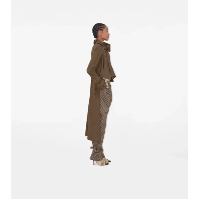 Długi Trench Coat z jedwabnym szalikiem Długi Trench Coat z jedwabnym szalikiem