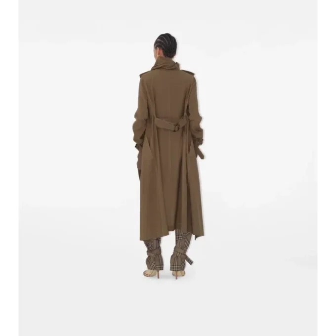 Długi Trench Coat z jedwabnym szalikiem Długi Trench Coat z jedwabnym szalikiem