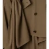 Długi Trench Coat z jedwabnym szalikiem Długi Trench Coat z jedwabnym szalikiem