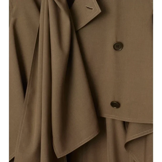 Długi Trench Coat z jedwabnym szalikiem Długi Trench Coat z jedwabnym szalikiem