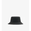 Dwustronny kapelusz typu bucket z nylonu z haftowanym motywem Knight Stamp Dwustronny kapelusz typu bucket z nylonu z haftowanym motywem Knight Stamp