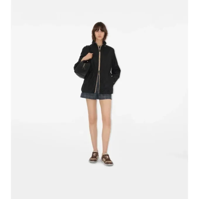 Krótka nylonowa kurtka typu parka w kratkę Krótka nylonowa kurtka typu parka w kratkę