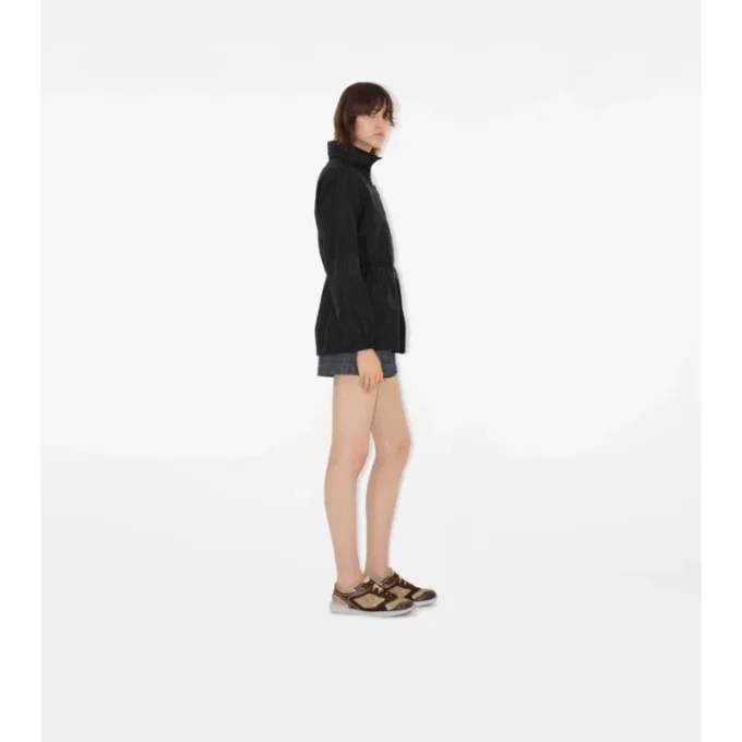 Krótka nylonowa kurtka typu parka w kratkę Krótka nylonowa kurtka typu parka w kratkę
