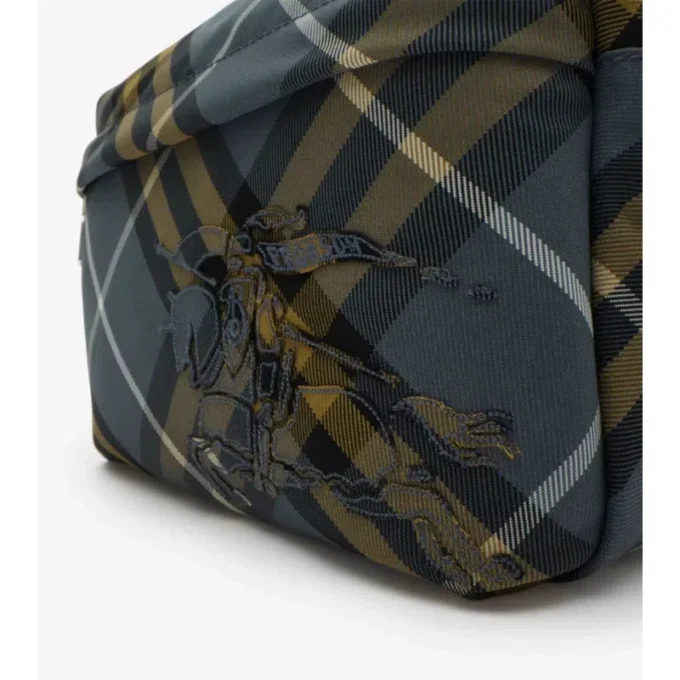 Mała torebka crossbody w kratkę