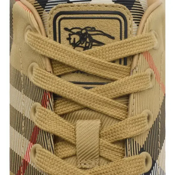 Sneakersy z wzorem w kratę
