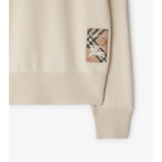 Sweter z wełny z metką