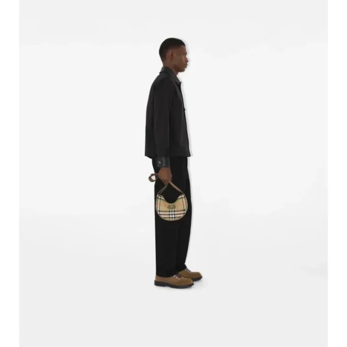 Torebka crossbody w kształcie podkowy Torebka crossbody w kształcie podkowy
