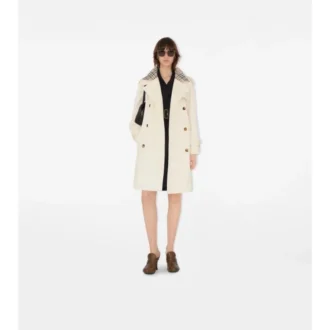 Trench Coat Castleford o średniej długości z kołnierzem w kratę
